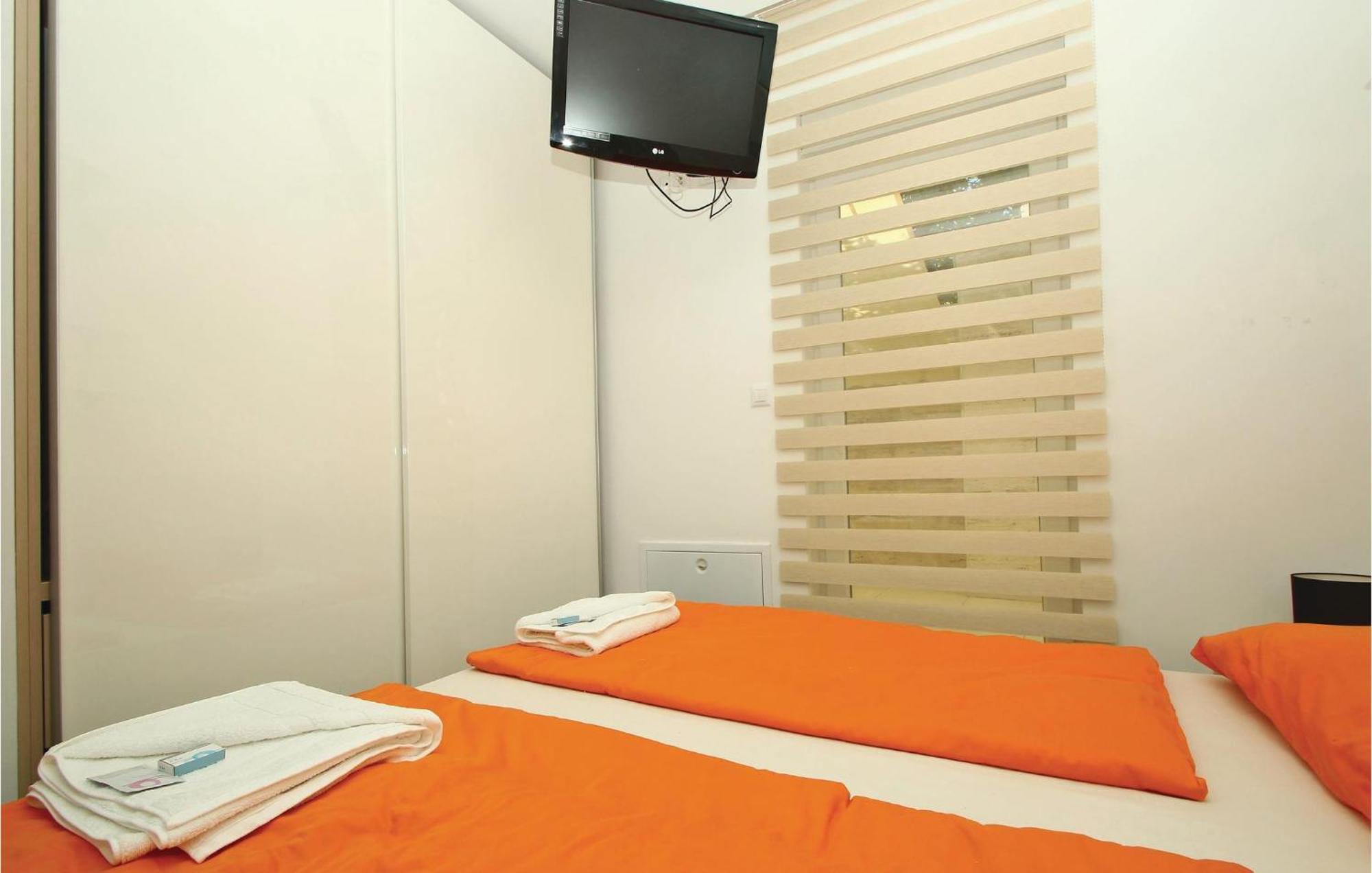 2 Bedroom Lovely Apartment In Crikvenica Kültér fotó
