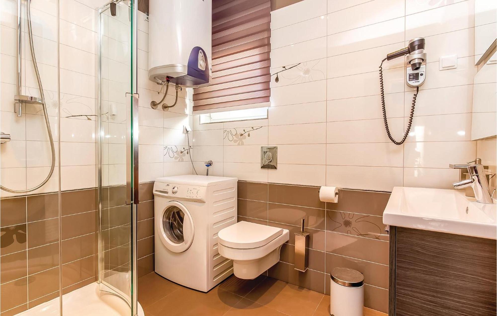 2 Bedroom Lovely Apartment In Crikvenica Kültér fotó