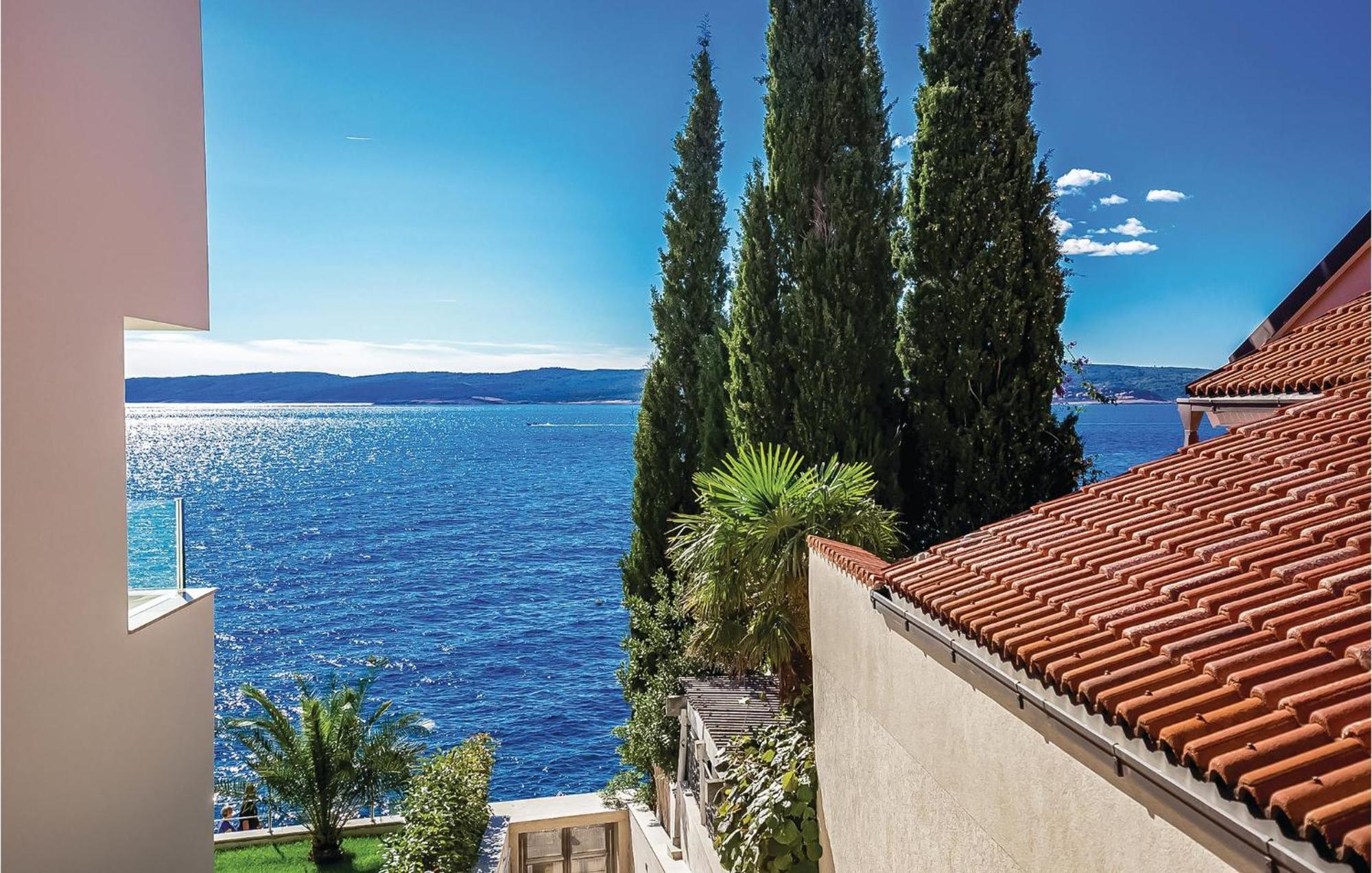 2 Bedroom Lovely Apartment In Crikvenica Kültér fotó