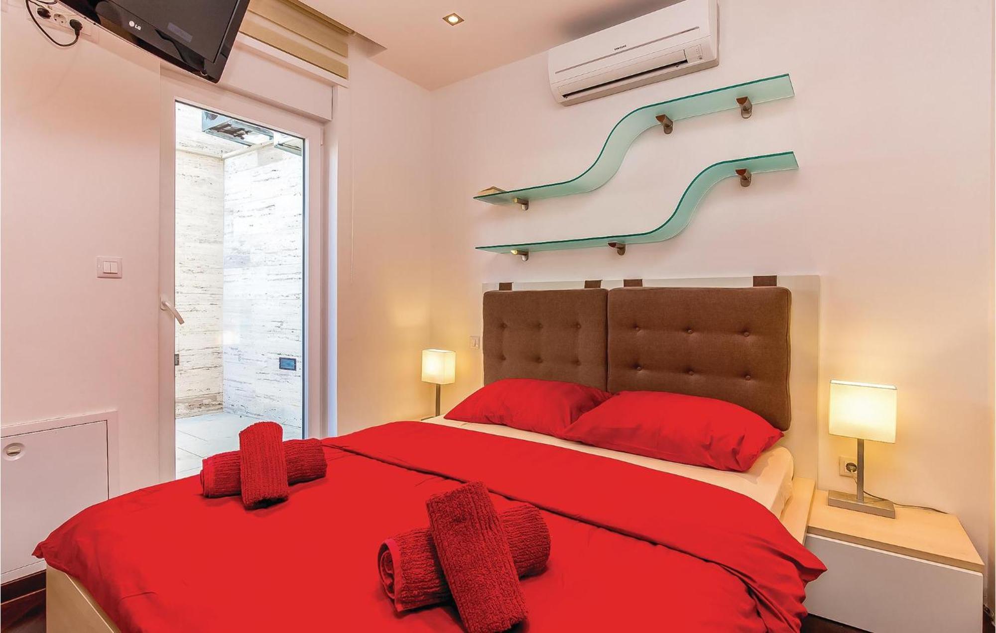 2 Bedroom Lovely Apartment In Crikvenica Kültér fotó