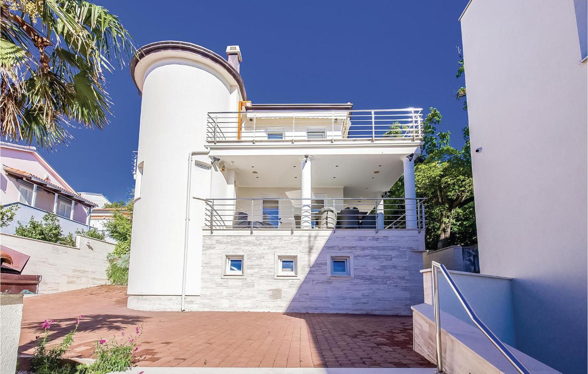 2 Bedroom Lovely Apartment In Crikvenica Kültér fotó